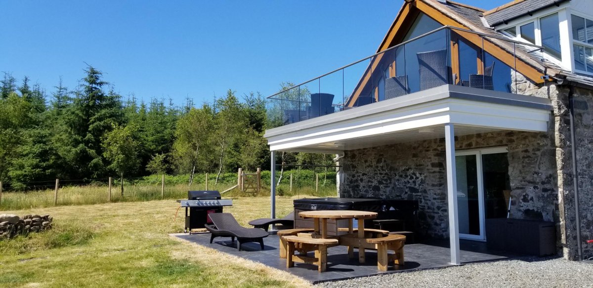 Summer patio and Hot Tub